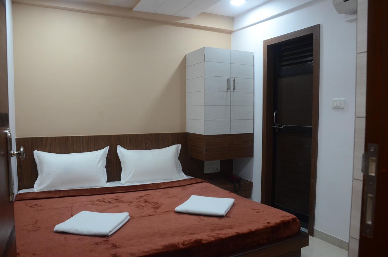 Hotel Ideal Вадодара Екстер'єр фото