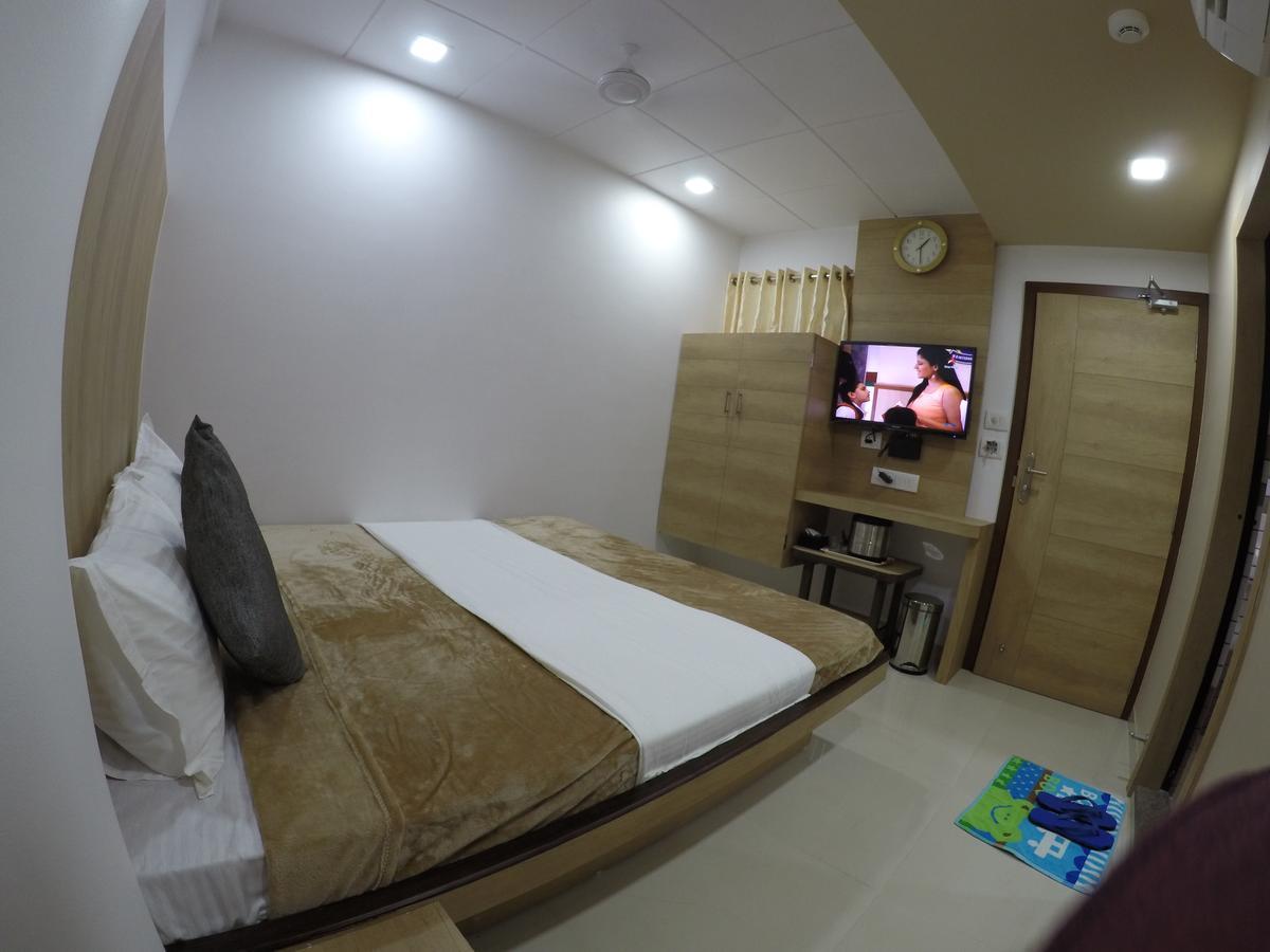 Hotel Ideal Вадодара Екстер'єр фото