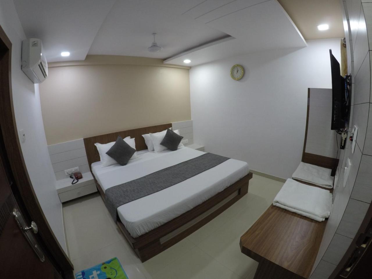 Hotel Ideal Вадодара Екстер'єр фото