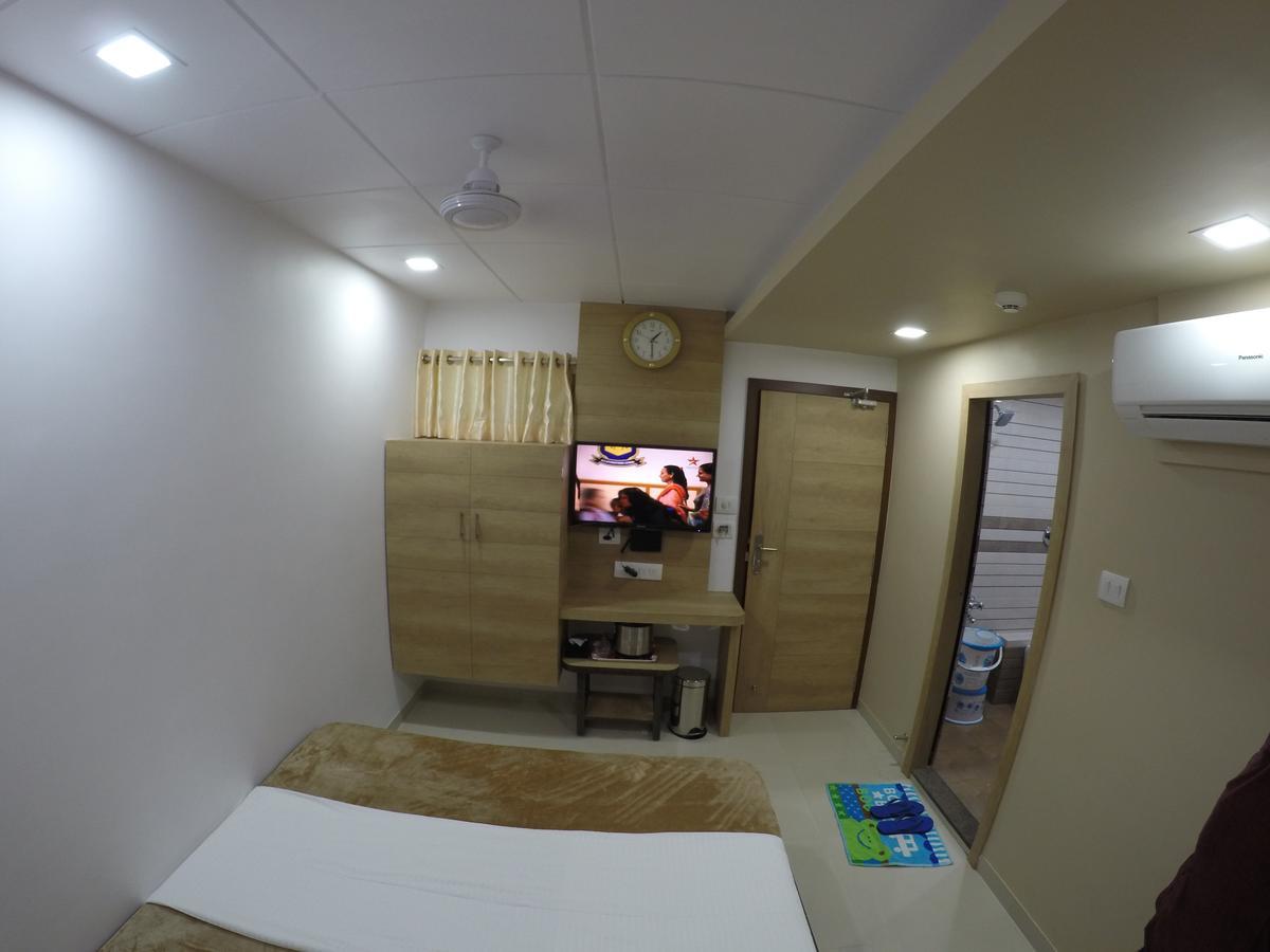Hotel Ideal Вадодара Екстер'єр фото