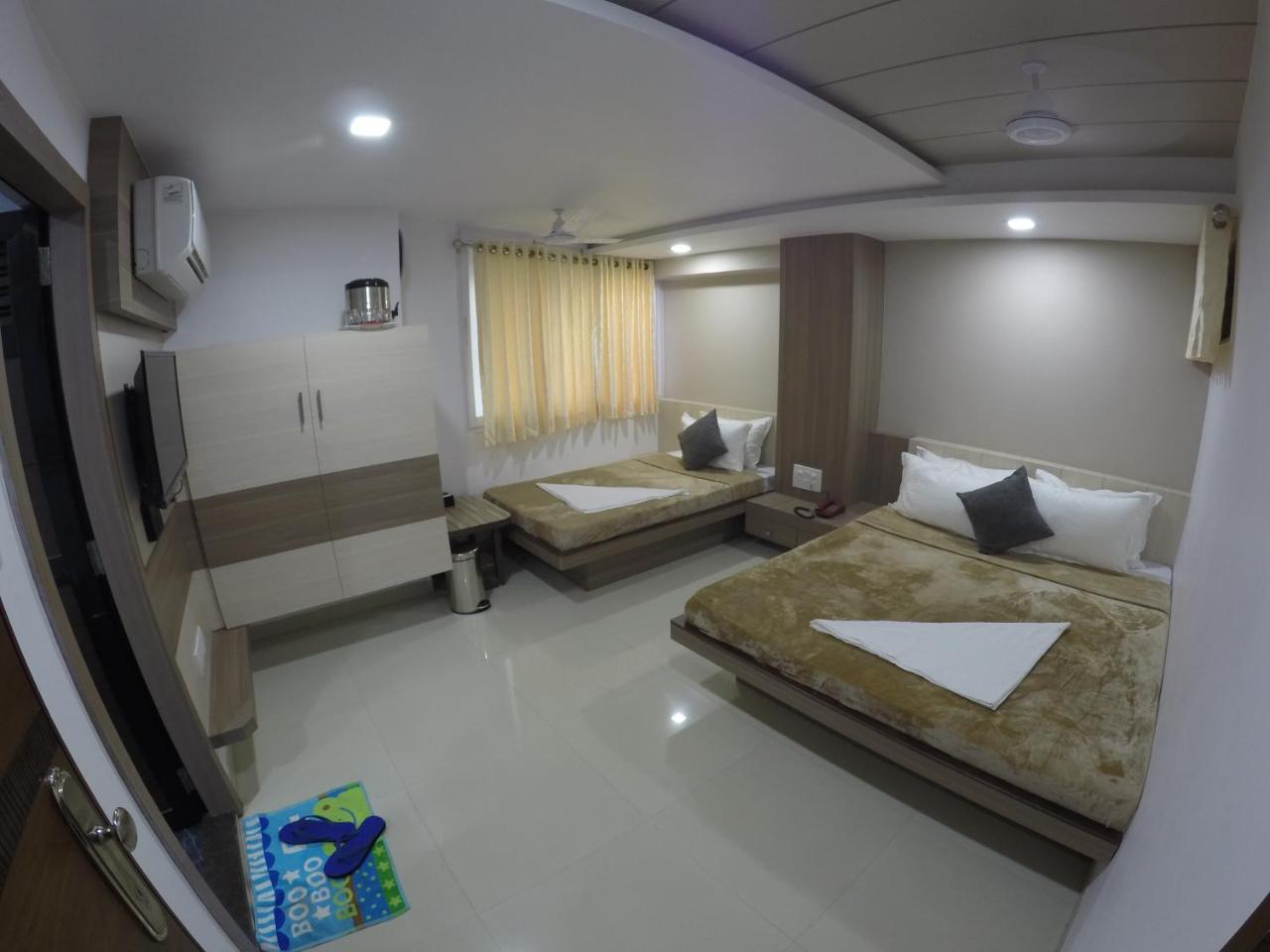 Hotel Ideal Вадодара Екстер'єр фото